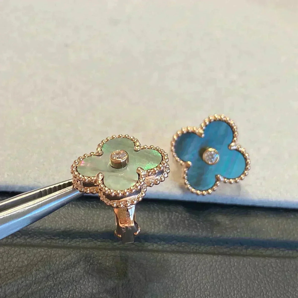 [⭐Veyra]CLOVER MEDIUM 1 MOTIFS GRAY MOP  DIAMOND EARRINGS