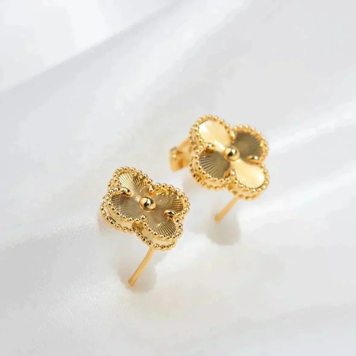 [⭐Veyra]CLOVER MEDIUM 1 MOTIFS LASER EARRINGS