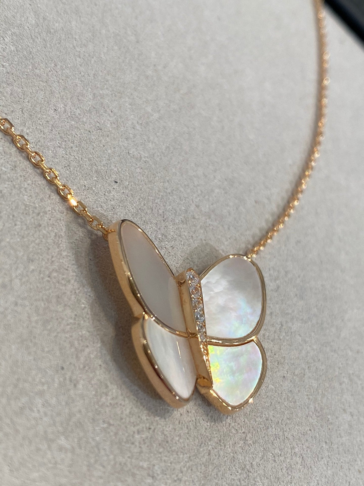 [⭐Veyra]BUTTERFLY GOLD MOP DIAMOND NECKLACE