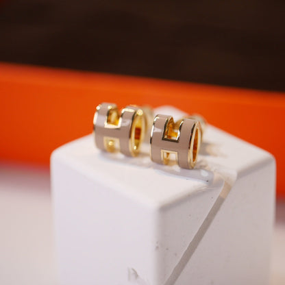 [⭐Veyra]MINI POP H GOLD EARRINGS GREY