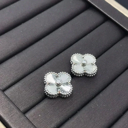 [⭐Veyra]CLOVER MINI 9.5MM LASER EARRINGS