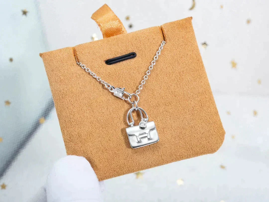 [⭐Veyra]AMULETTE PEDANT SILVER NECKLACE