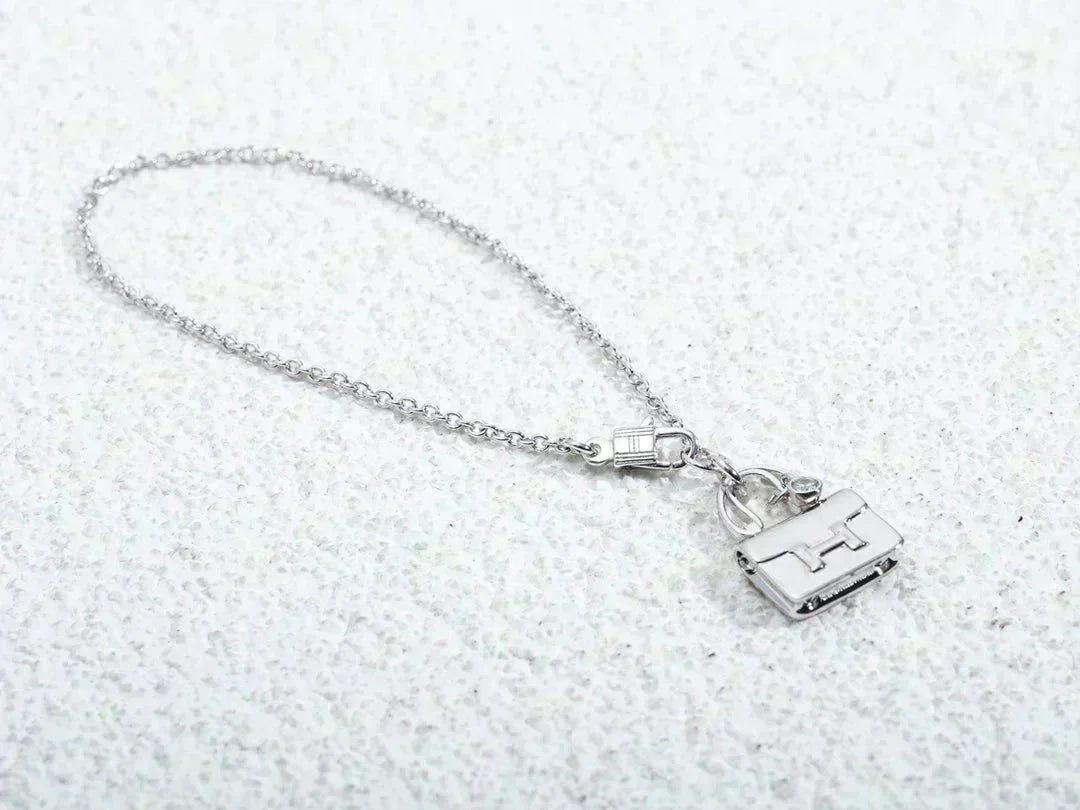 [⭐Veyra]AMULETTE PEDANT SILVER NECKLACE