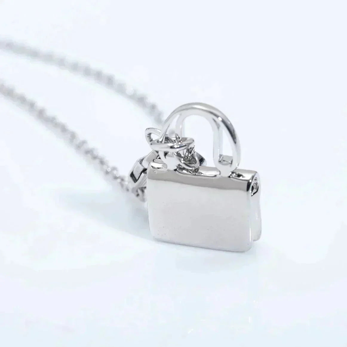 [⭐Veyra]AMULETTE PEDANT SILVER NECKLACE