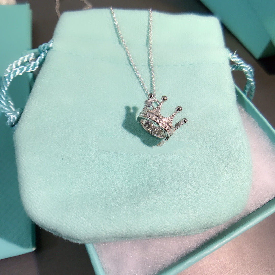 [⭐Veyra Jewels]CROWN PEDANT NECKLACE