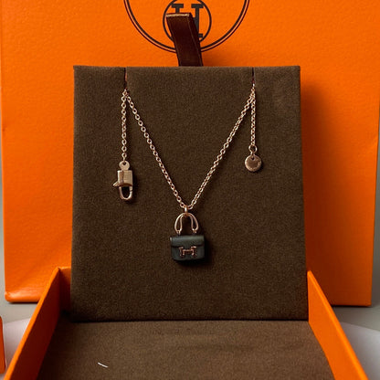 [⭐Veyra]CONSTANCE BLACK PEDANT PINK GOLD NECKLACE