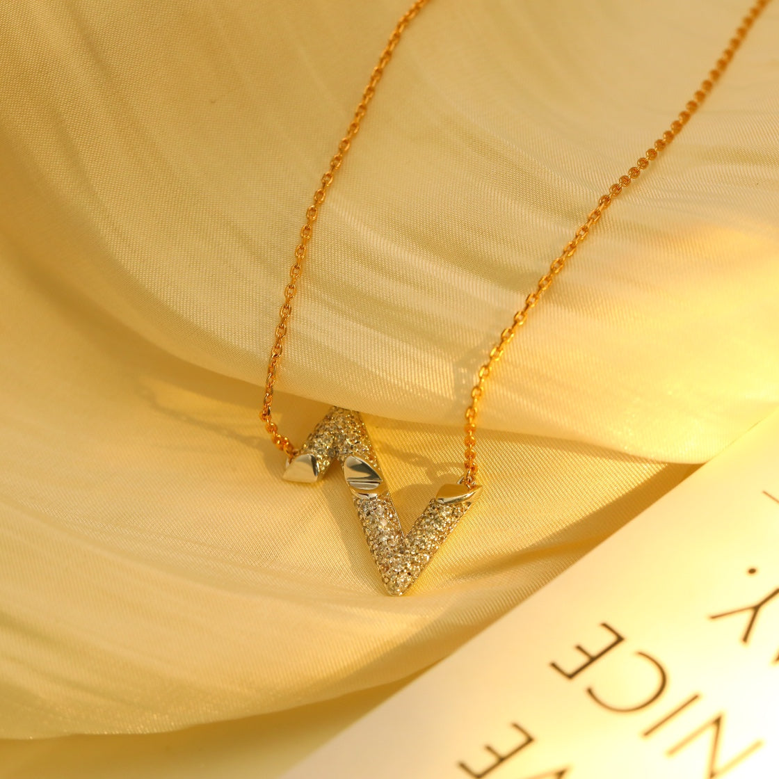[⭐Veyra]VOLT SILVER DIAMOND PEDANT NECKLACE