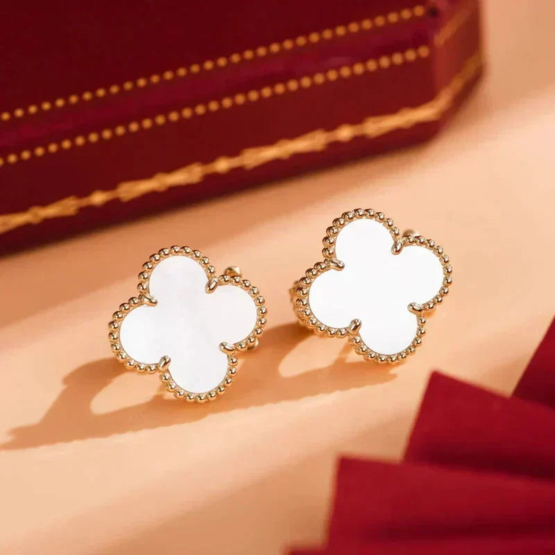 [⭐Veyra]CLOVER MEDIUM 1 MOTIFS  WHITE MOP STUD EARRINGS