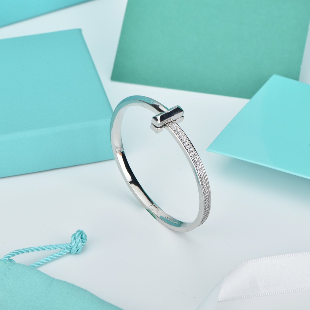 [⭐Veyra Jewels]WIDE DIAMONDS HINGED BANGLE