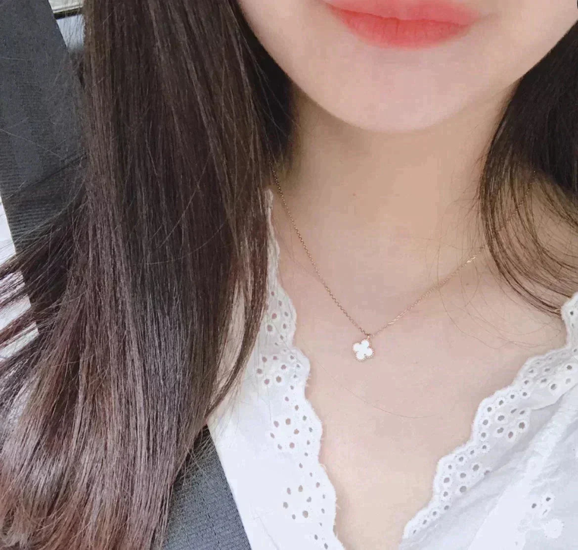 [⭐Veyra]CLOVER MINI 9.5MM WHITE MOTHER-OF-PEARL NECKLACE