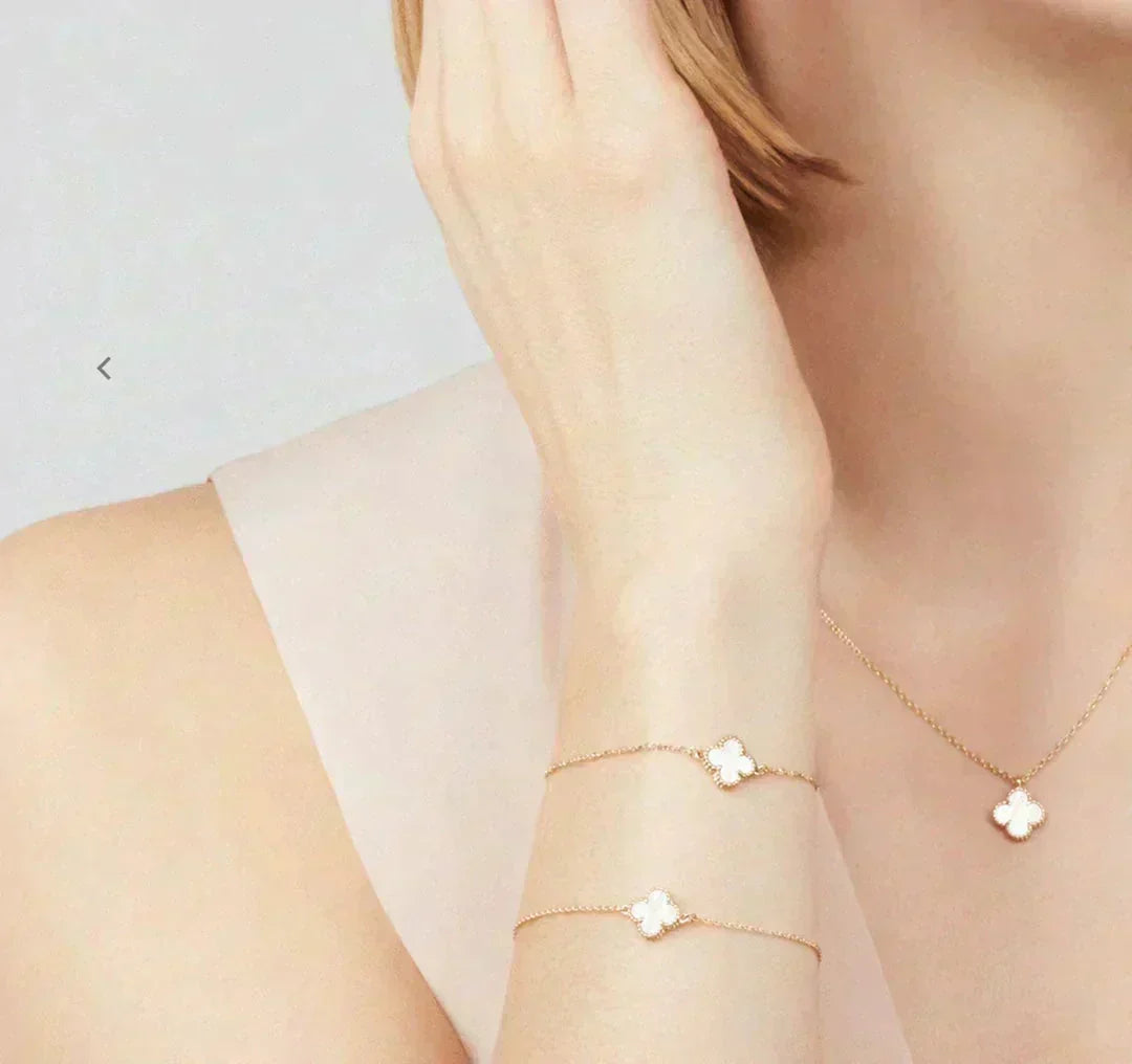 [⭐Veyra]CLOVER MINI 9.5MM WHITE MOTHER-OF-PEARL NECKLACE