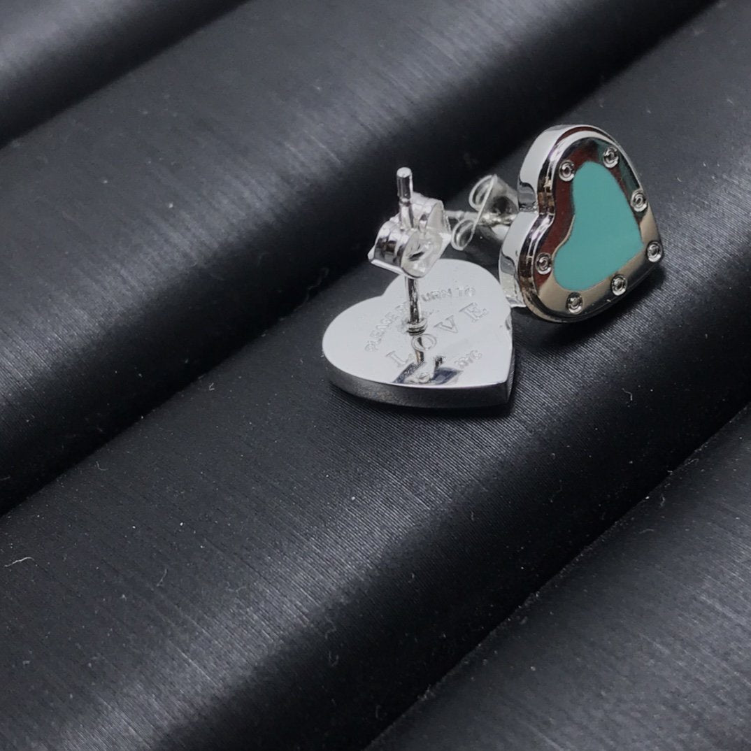 [⭐Veyra Jewels]HEART STUD SILVER EARRINGS
