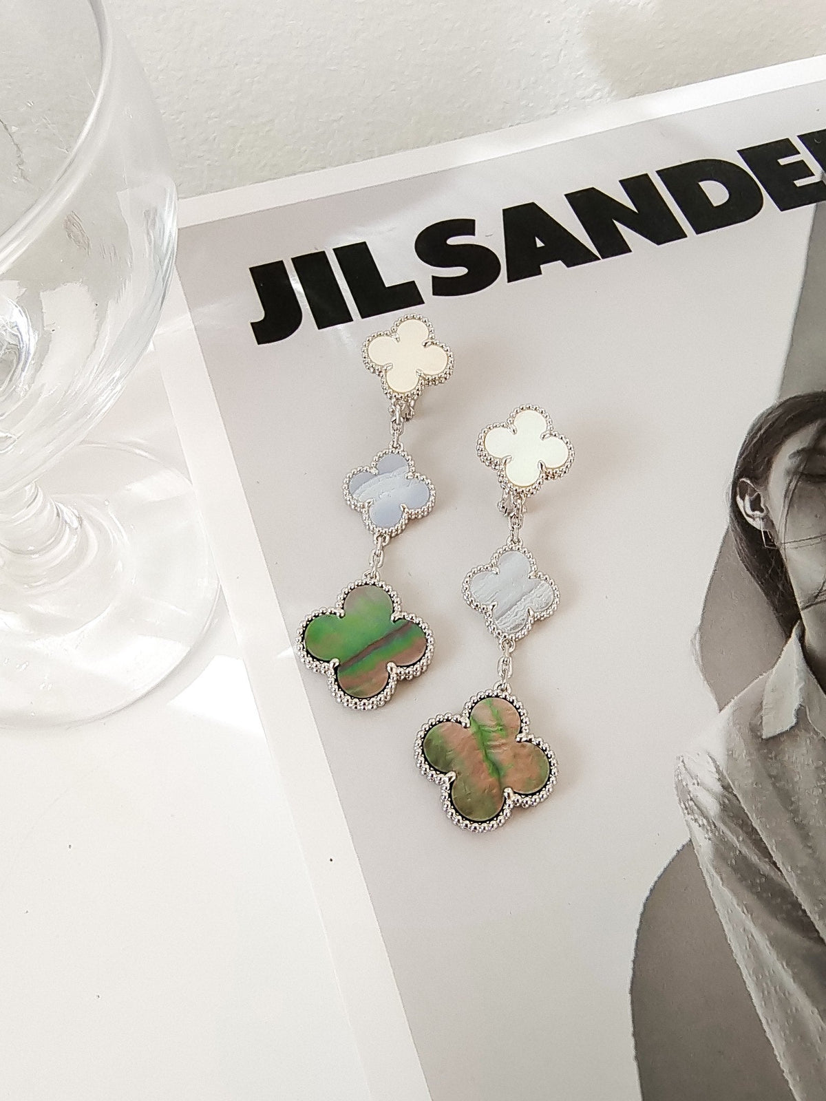 [⭐Veyra]CLOVER 3 MOTIFS CHALCEDONY DARK MOP SILVER EARRINGS
