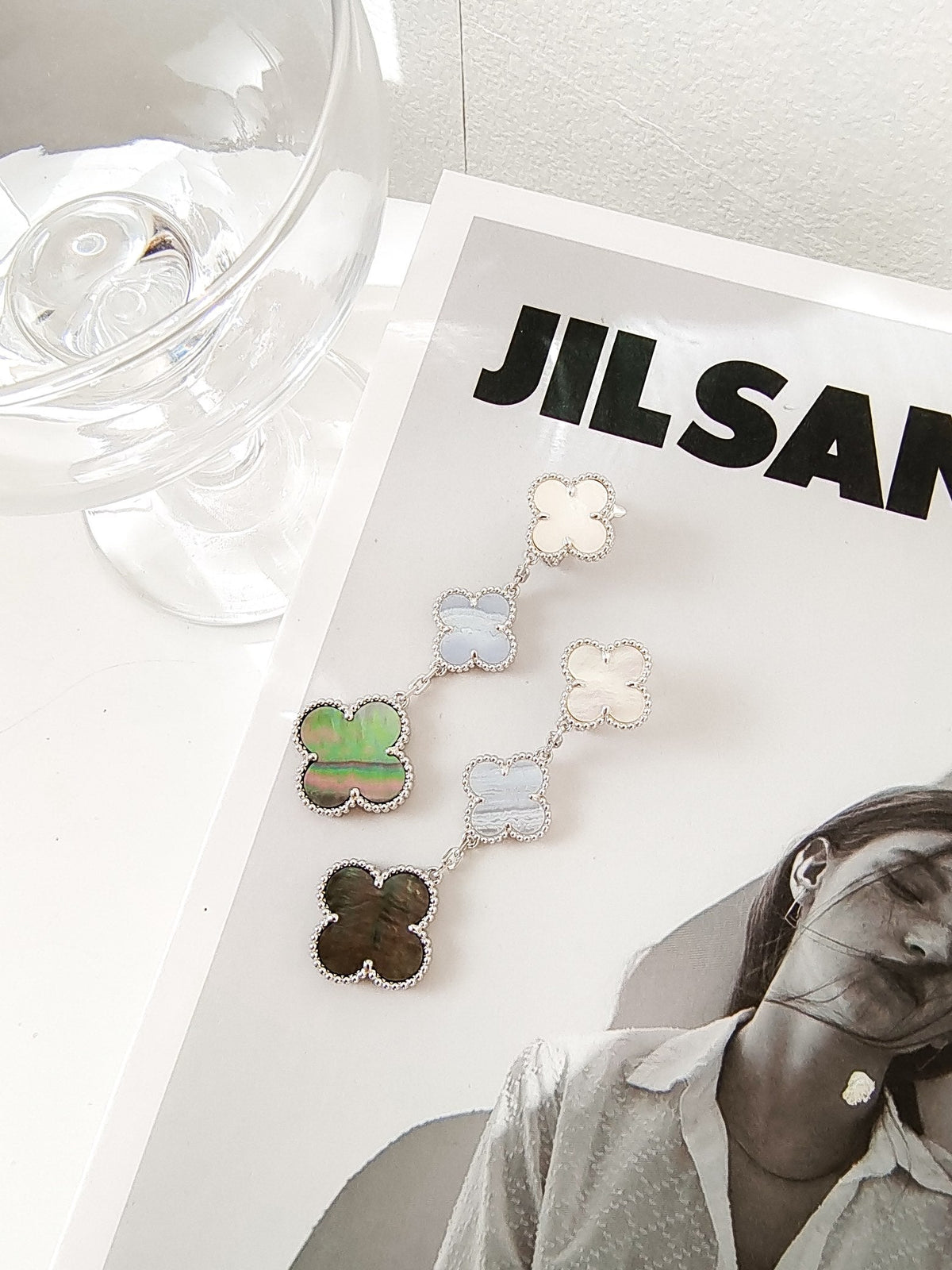 [⭐Veyra]CLOVER 3 MOTIFS CHALCEDONY DARK MOP SILVER EARRINGS