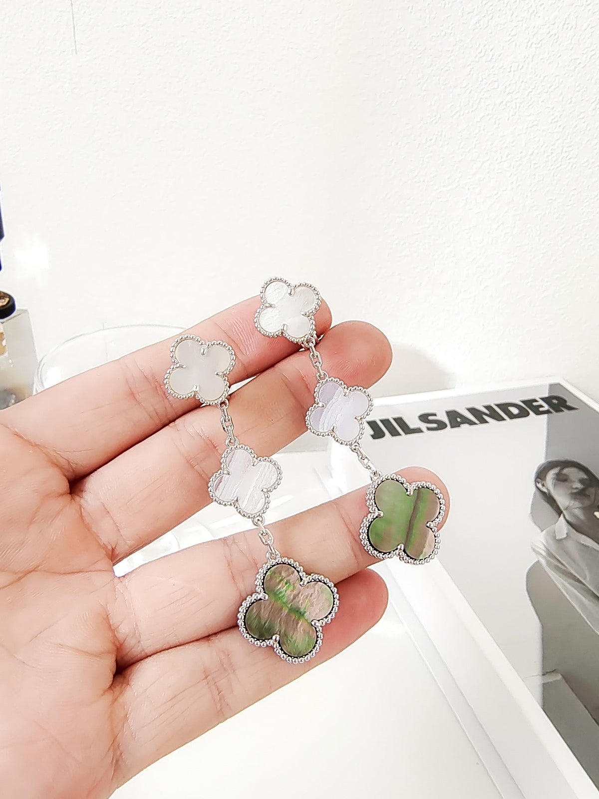 [⭐Veyra]CLOVER 3 MOTIFS CHALCEDONY DARK MOP SILVER EARRINGS