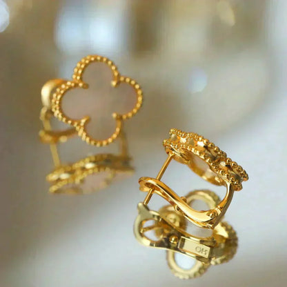 [⭐Veyra]CLOVER MEDIUM 1 MOTIFS  WHITE MOP STUD EARRINGS
