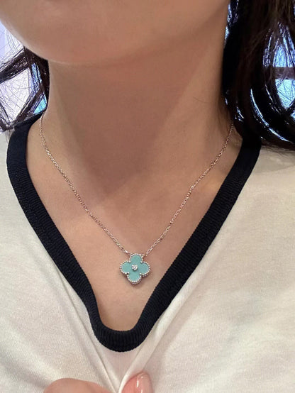 [⭐Veyra]CLOVER 1 DIAMOND LIGHT BLUE SILVER NECKLACE