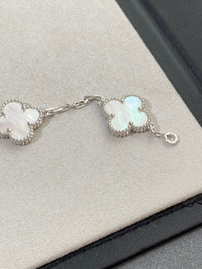 [⭐Veyra]CLOVER WHITE PEARL MOP 5 MOTIF BRACELET COLLECTION