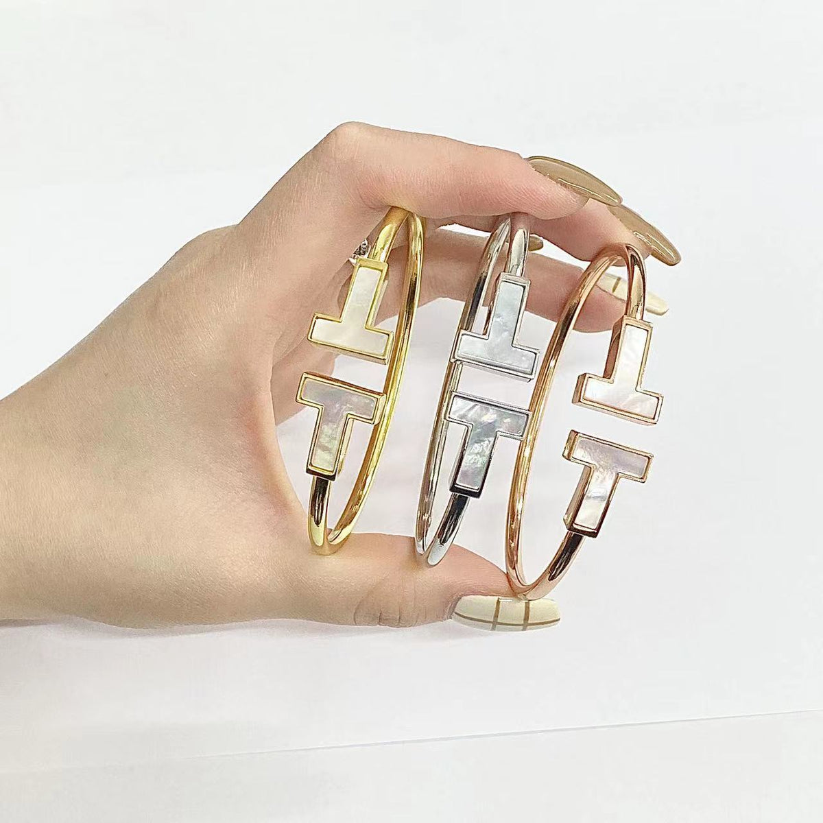 [⭐Veyra Jewels]T WIDE MOP OPEN BRACELET