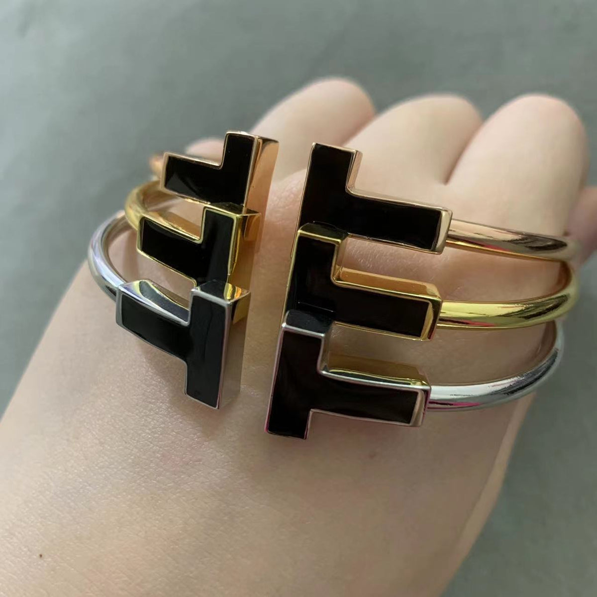 [⭐Veyra Jewels]T WIDE ONYX OPEN BRACELET