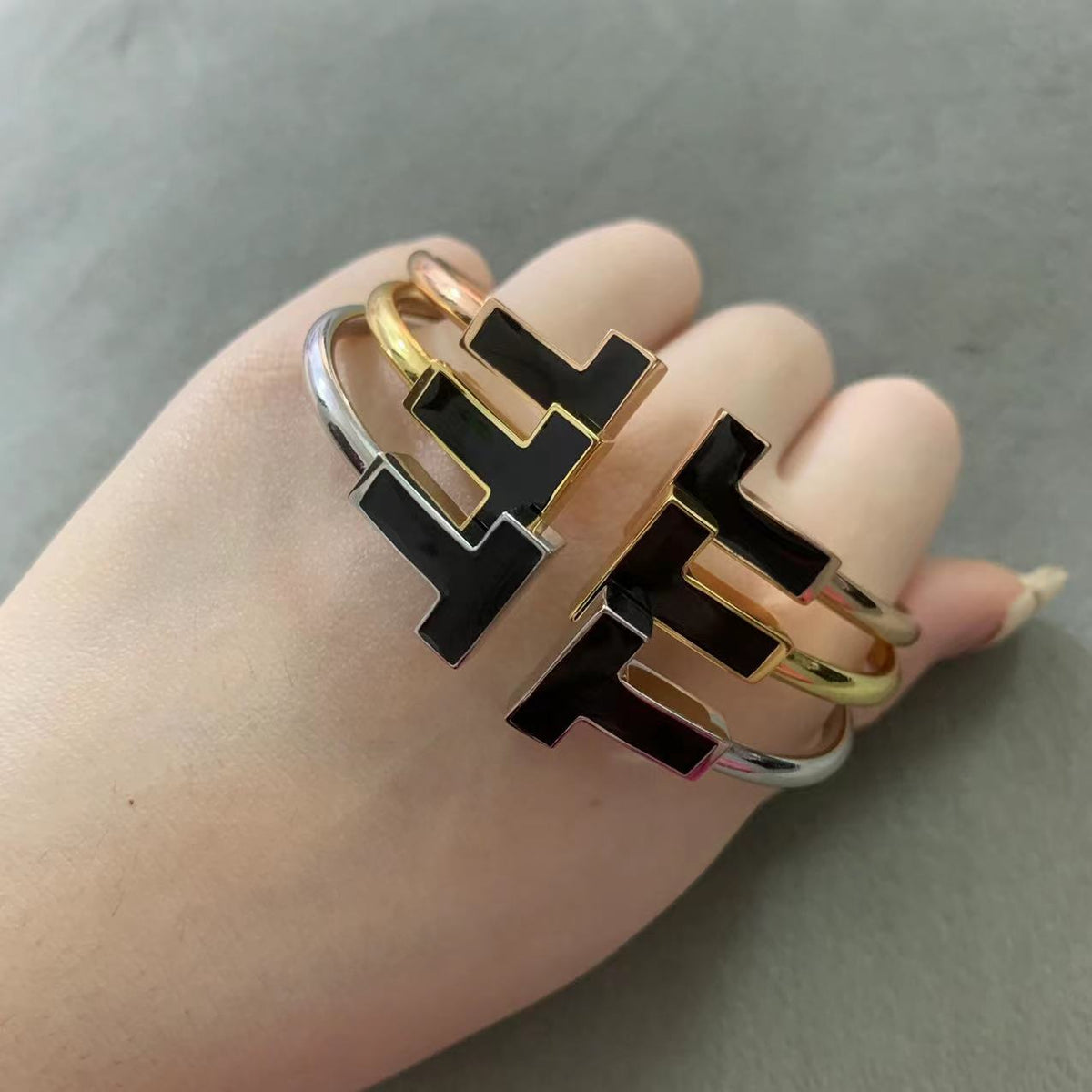 [⭐Veyra Jewels]T WIDE ONYX OPEN BRACELET