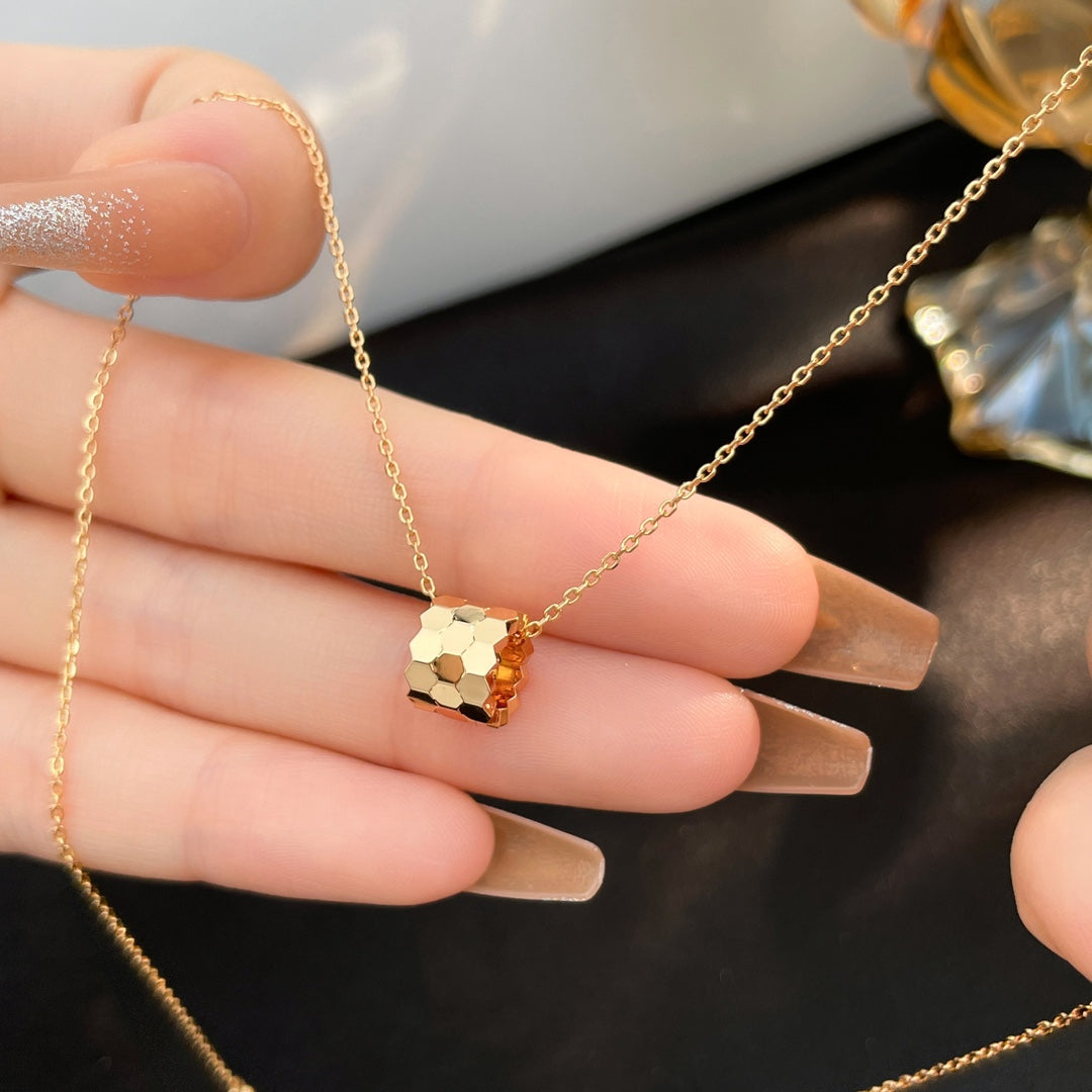 [⭐Veyra]BEE MINI NECKLACE