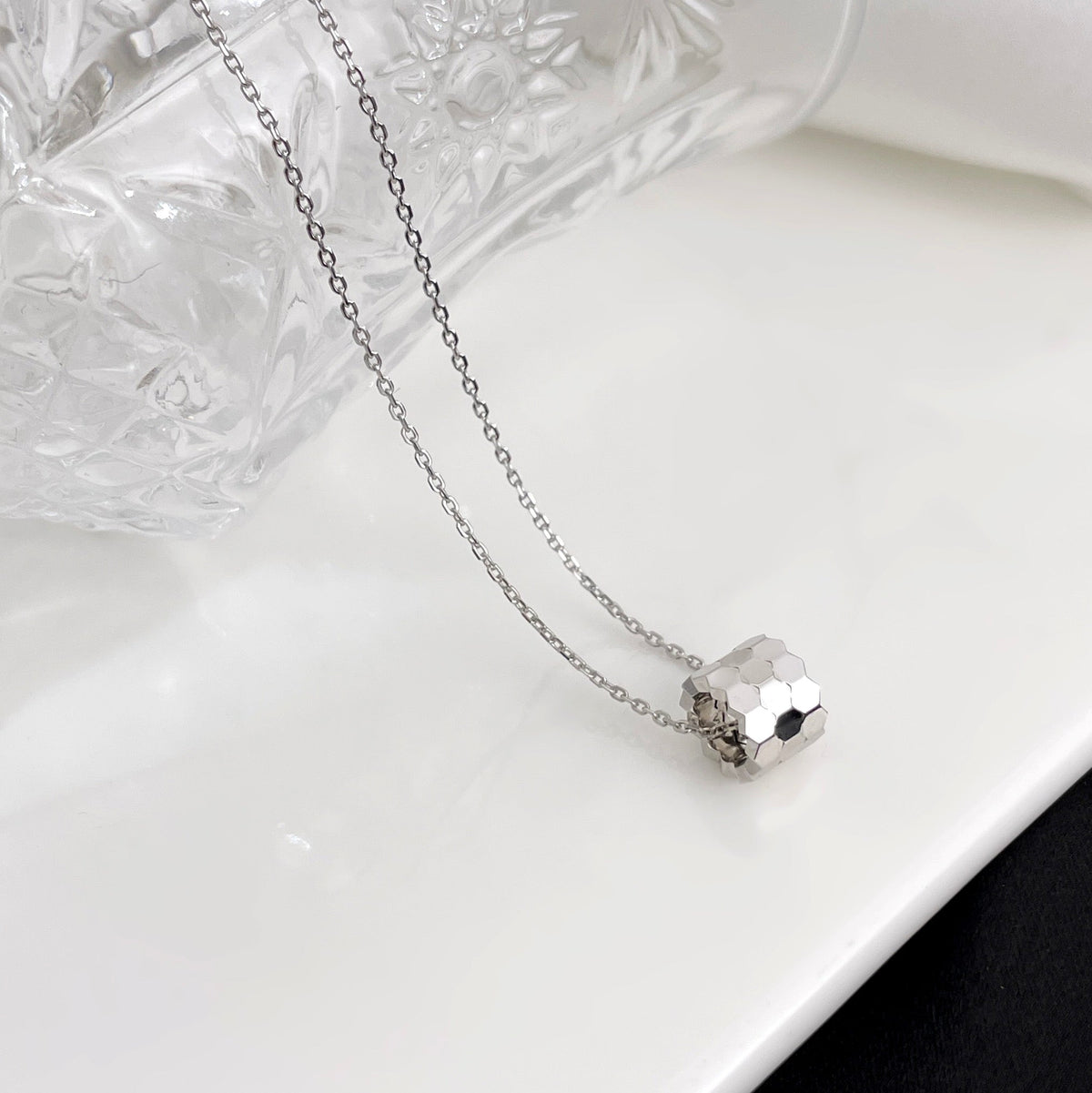 [⭐Veyra]BEE MINI NECKLACE