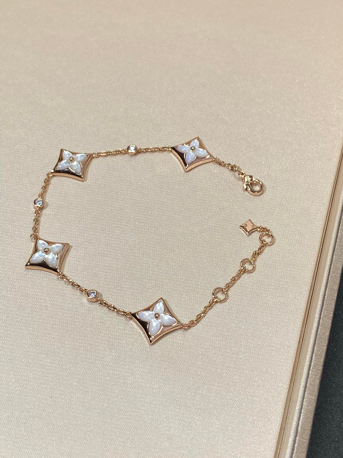 [⭐Veyra]STAR 4 MOTIF MOP DIAMOND PINK GOLD BRACELET