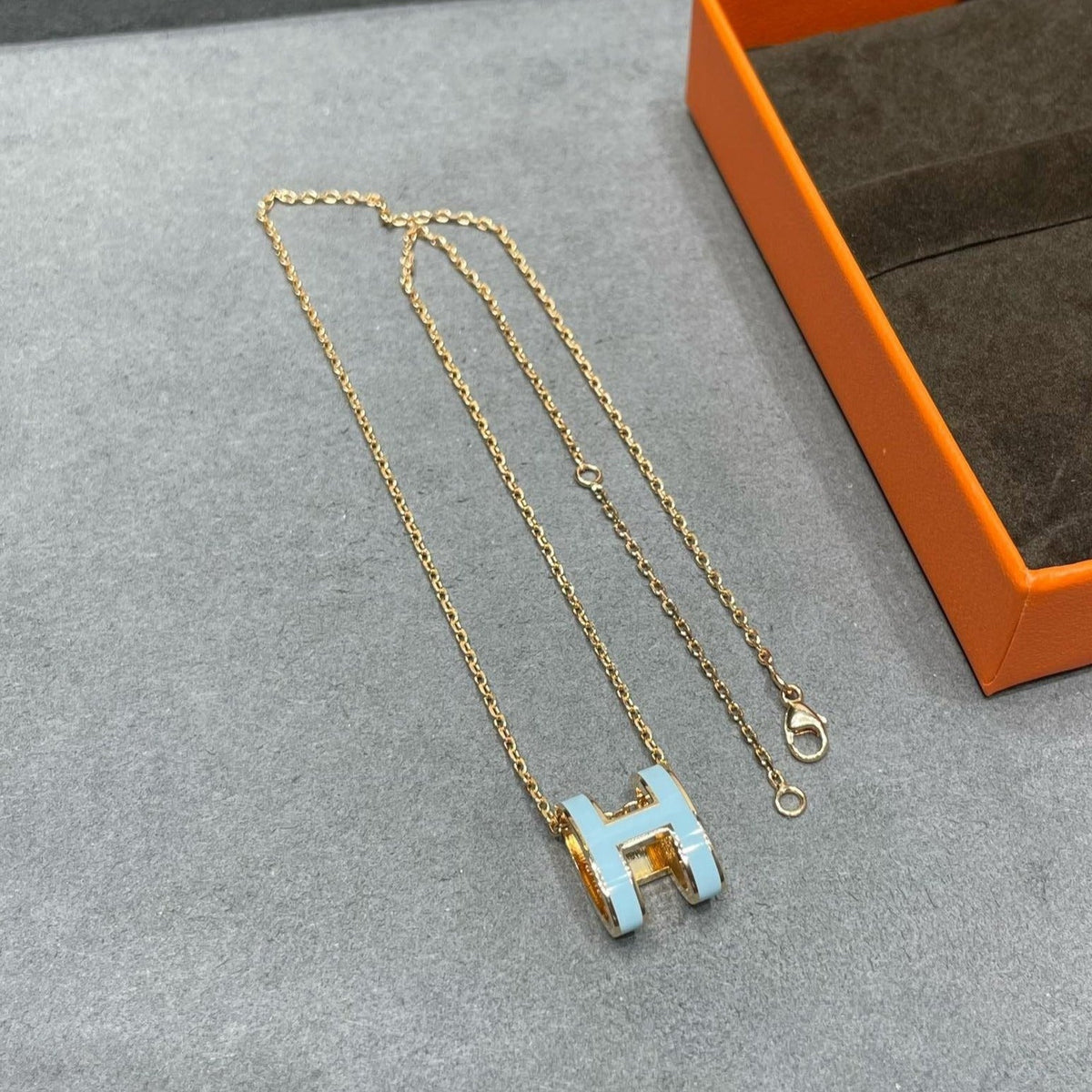 [⭐Veyra]POP H SKY BLUE NECKLACE