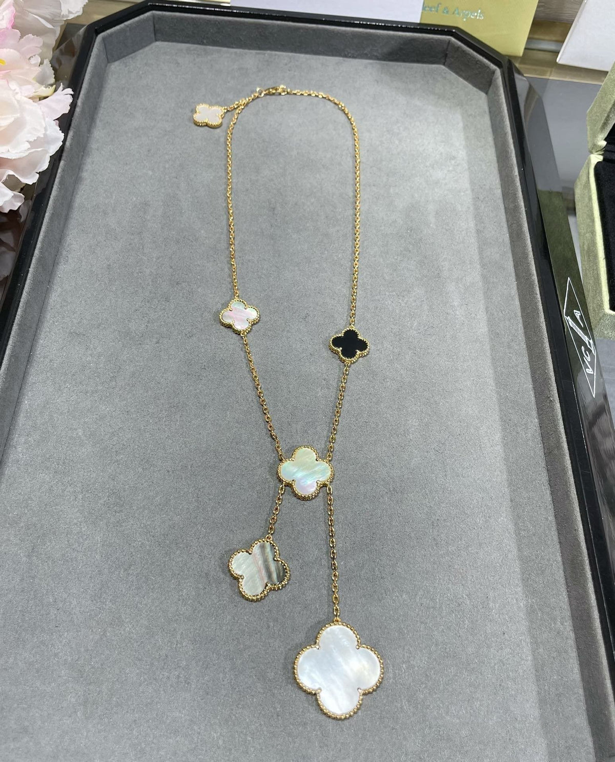 [⭐Veyra]CLOVER 6 MOTIF MOP ONYX GOLD NECKLACE
