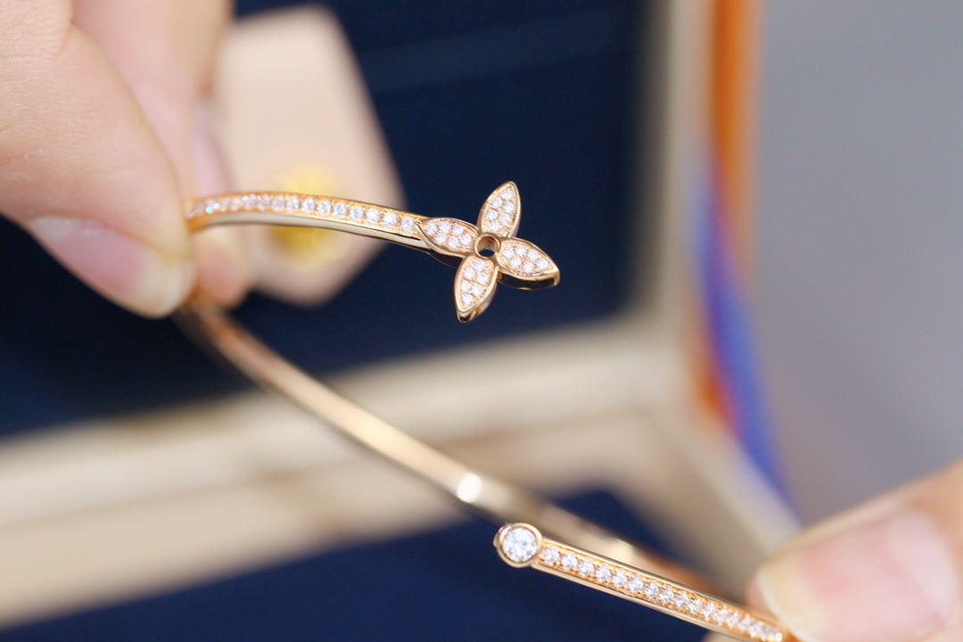 [⭐Veyra]IDYLLE PINK GOLD OPEN BRACELET DIAMOND PAVED