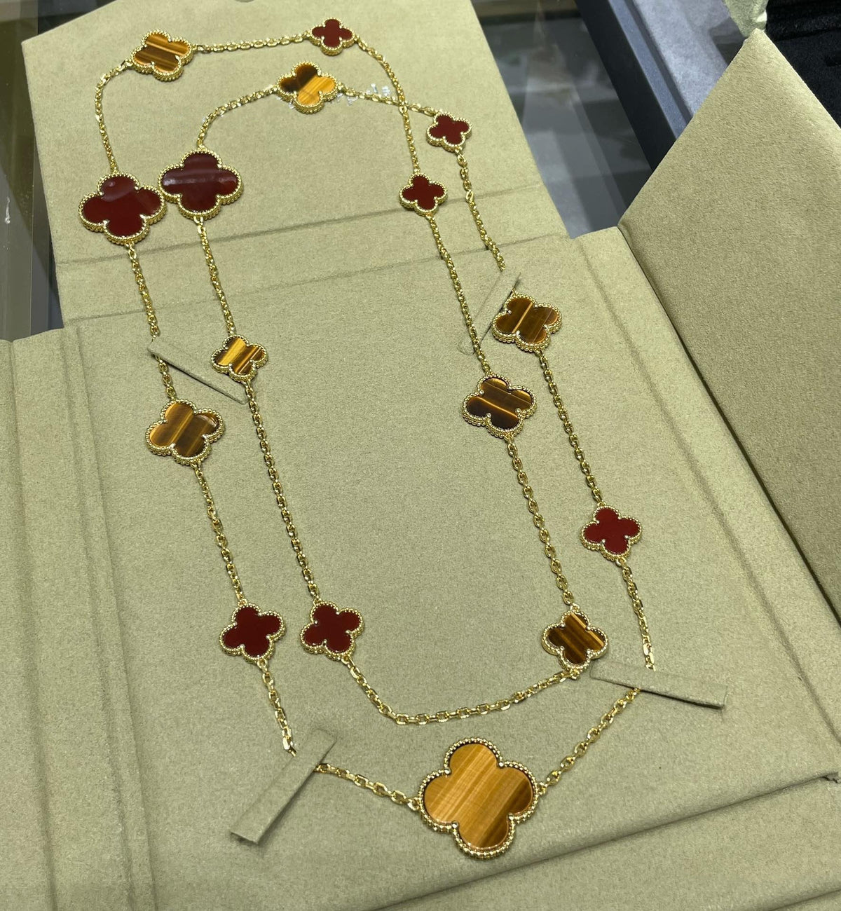[⭐Veyra]CLOVER 16 MOTIF CARNELIAN TIGER EYE ROSE GOLD NECKLACE