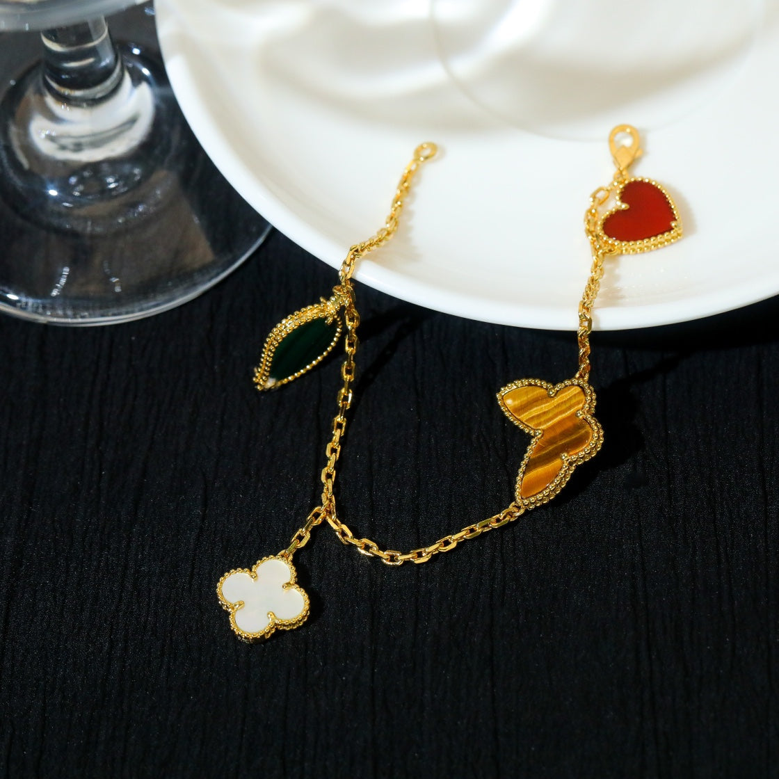 [⭐Veyra]Veyra SPRING 5 MOTIF GOLD BRACELET