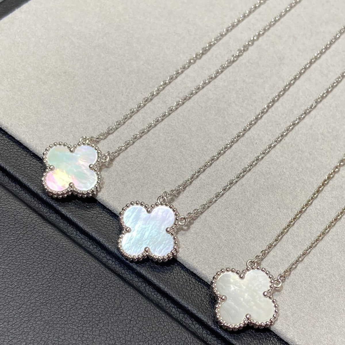 [⭐Veyra]CLOVER MEDIUM SILVER WHITE MOP NECKLACE