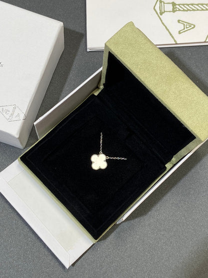 [⭐Veyra]CLOVER MEDIUM SILVER WHITE MOP NECKLACE