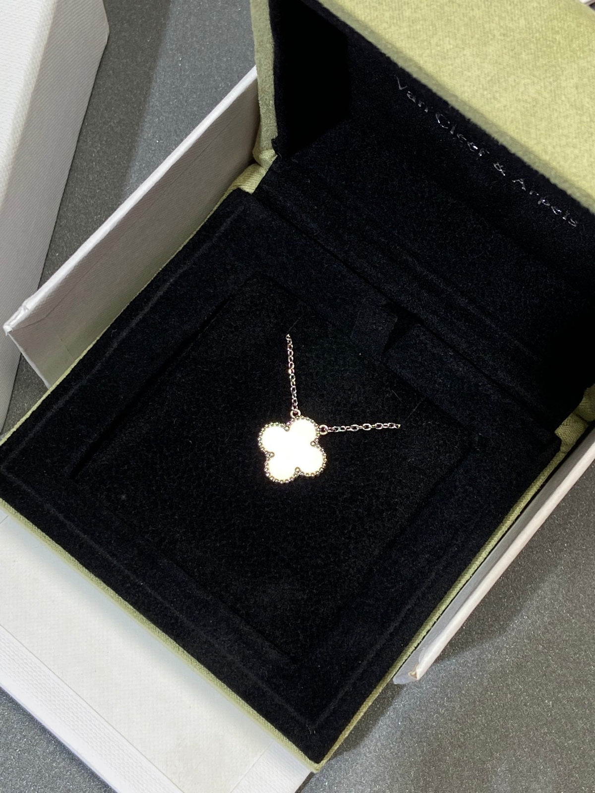 [⭐Veyra]CLOVER MEDIUM SILVER WHITE MOP NECKLACE