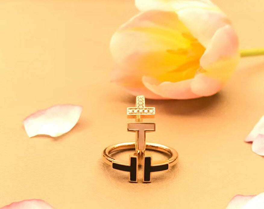 [⭐Veyra Jewels]T SMALL ONYX PINK GOLD RING