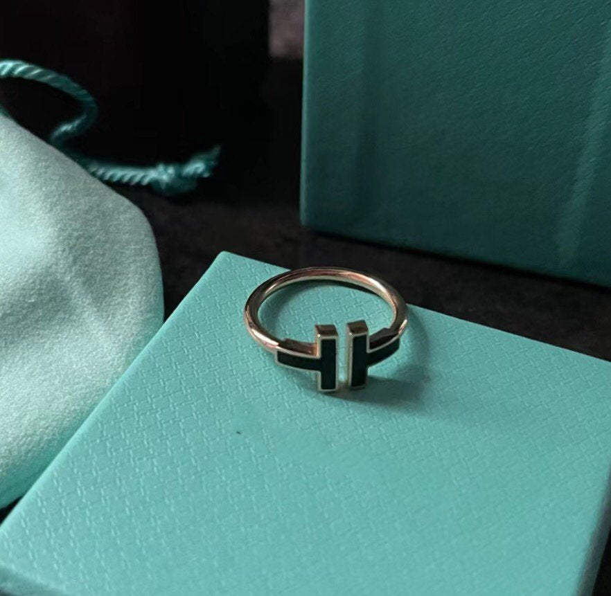 [⭐Veyra Jewels]T SMALL ONYX PINK GOLD RING
