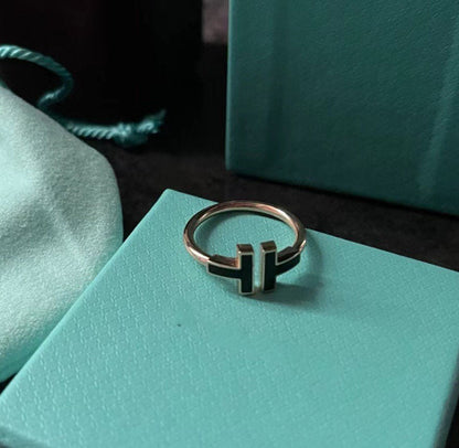 [⭐Veyra Jewels]T SMALL ONYX PINK GOLD RING
