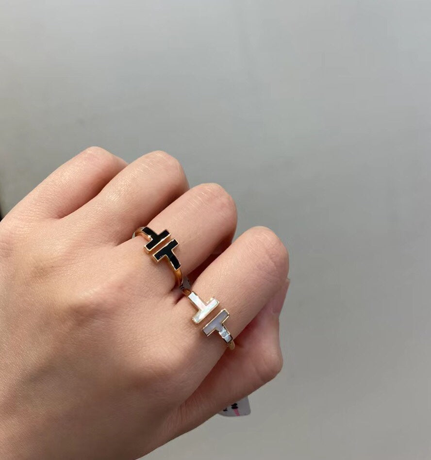 [⭐Veyra Jewels]T SMALL ONYX PINK GOLD RING