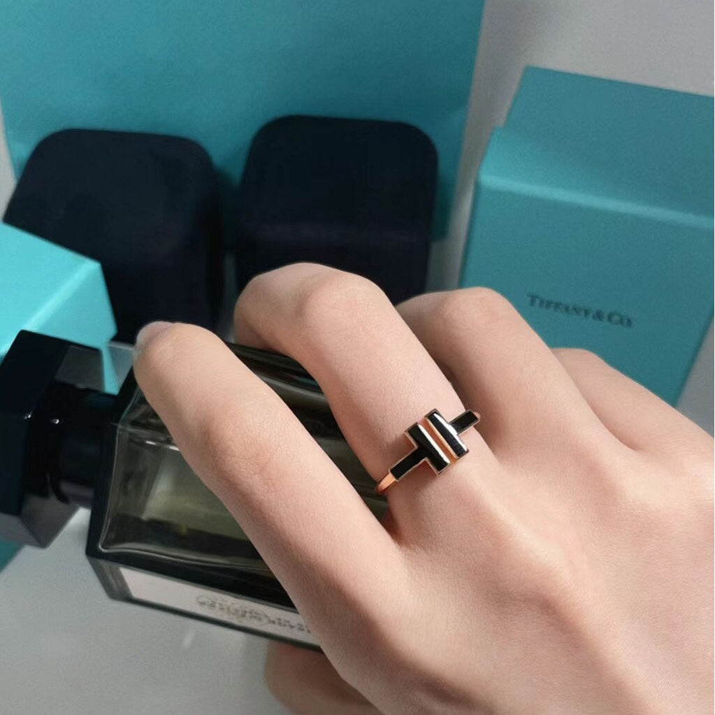 [⭐Veyra Jewels]T SMALL ONYX PINK GOLD RING
