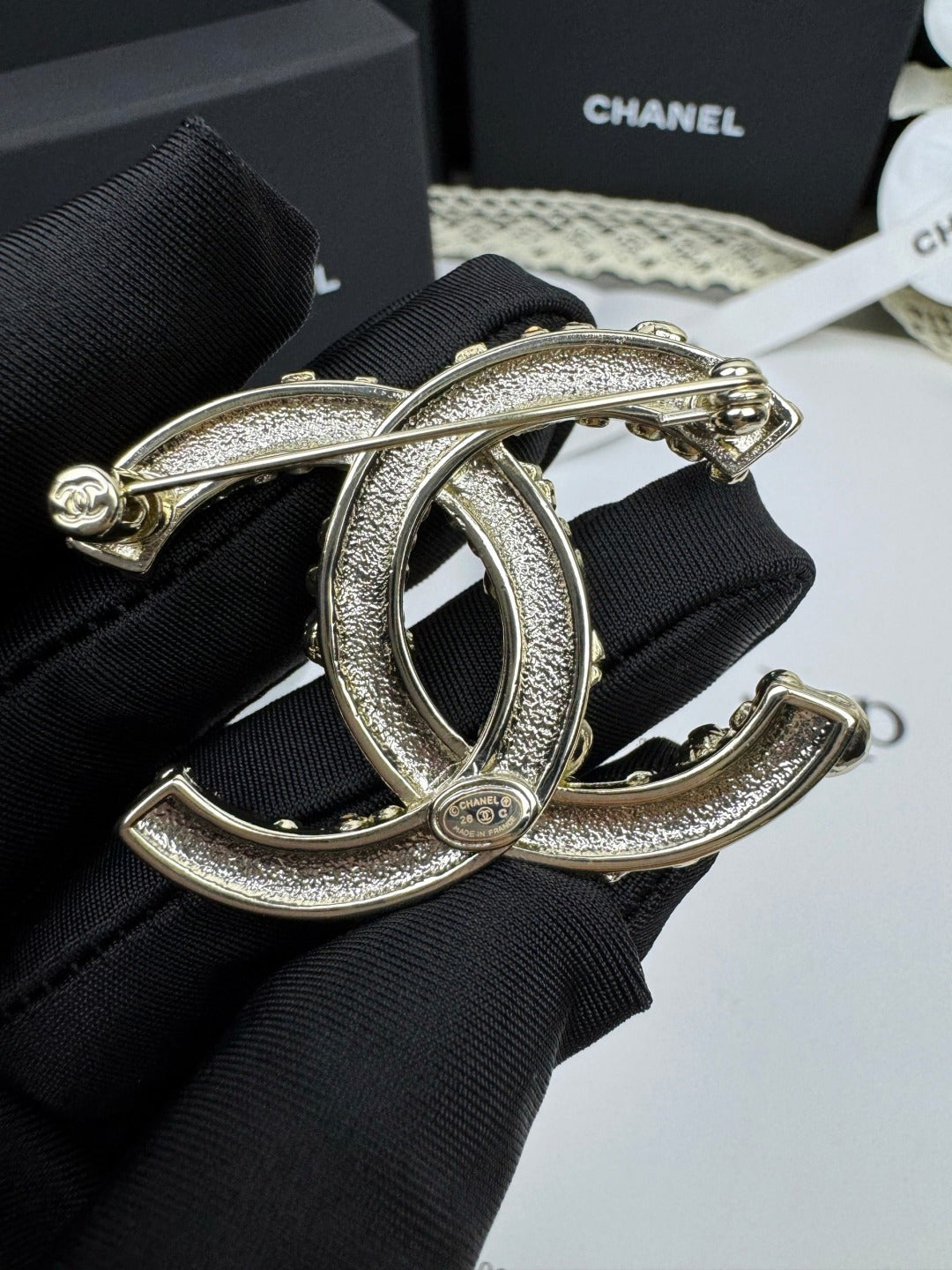 [⭐Veyra]26C Pink-White Enamel Ice Cream Cone Double C Brooch