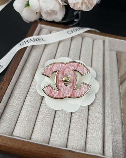 [⭐Veyra]Pink Resin Classic Brooch 5cm