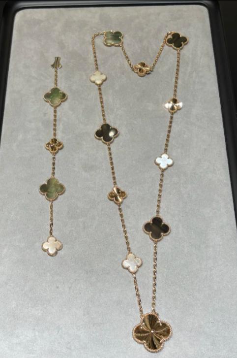 [⭐Veyra]DETACHABLE CLOVER 15(11+4) FLOWER SILVER NECKLACE SET