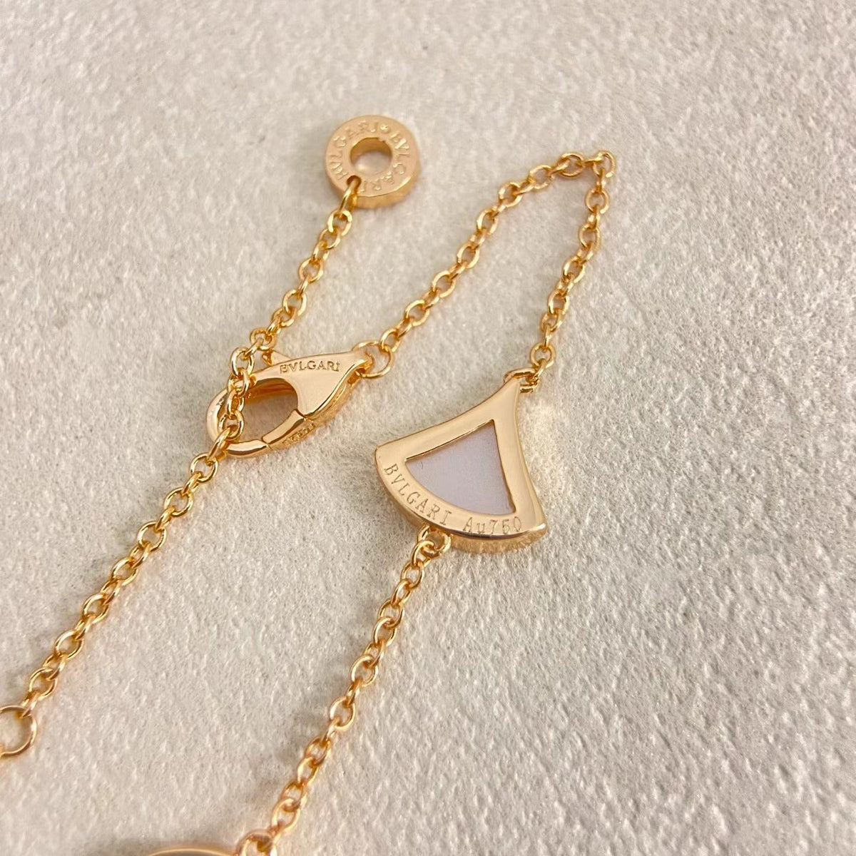 [⭐Veyra]NEW ARRIVAL: TEN-FLOWER DRESS AND GOLD NECKLACE