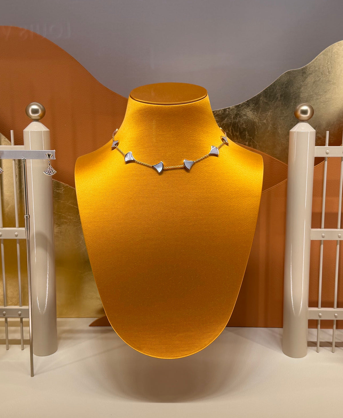 [⭐Veyra]NEW ARRIVAL: TEN-FLOWER DRESS AND GOLD NECKLACE