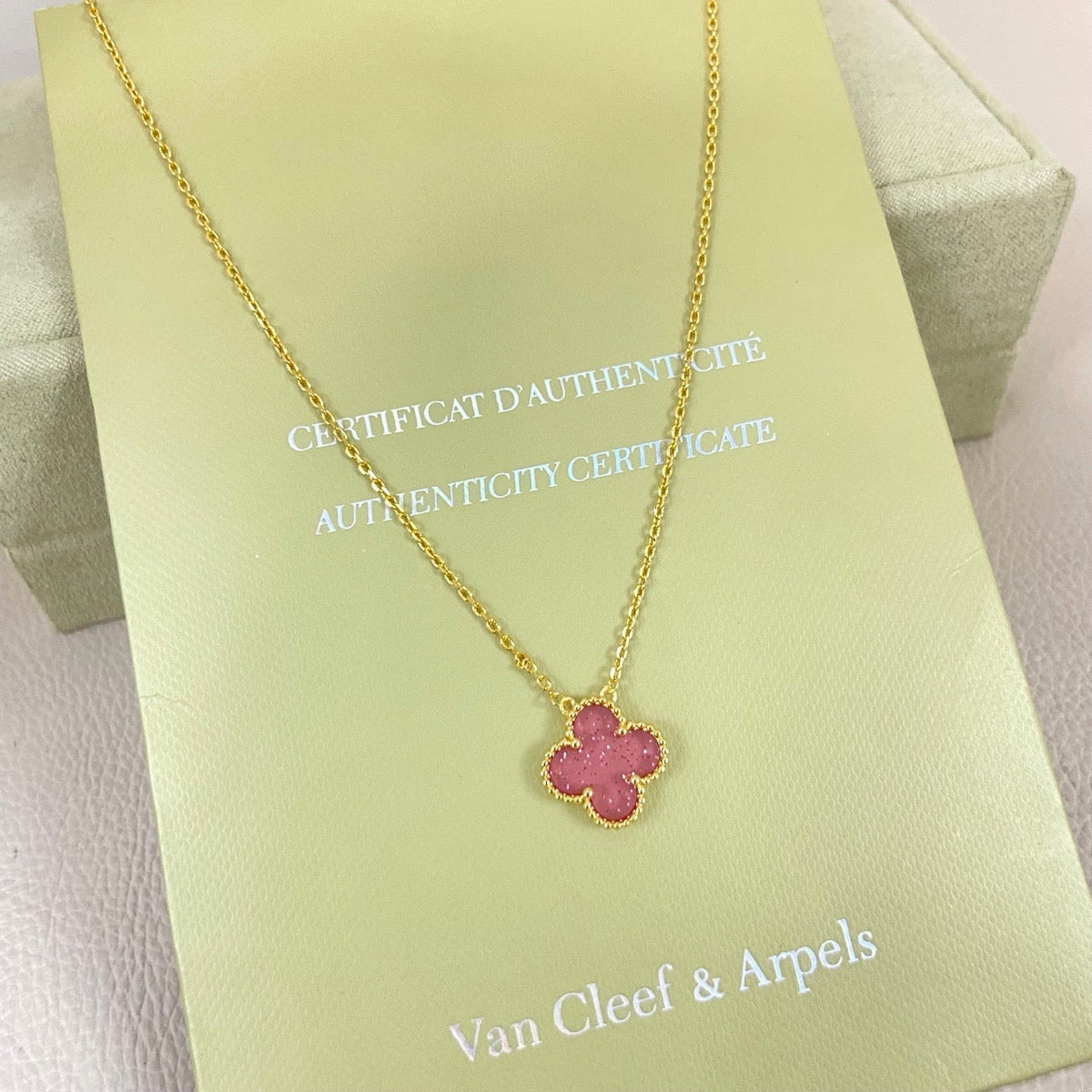 [⭐Veyra]15MM BUBBLE PINK ENAMEL SINGLE-FLOWER FOUR-LEAF CLOVER NECKLACE