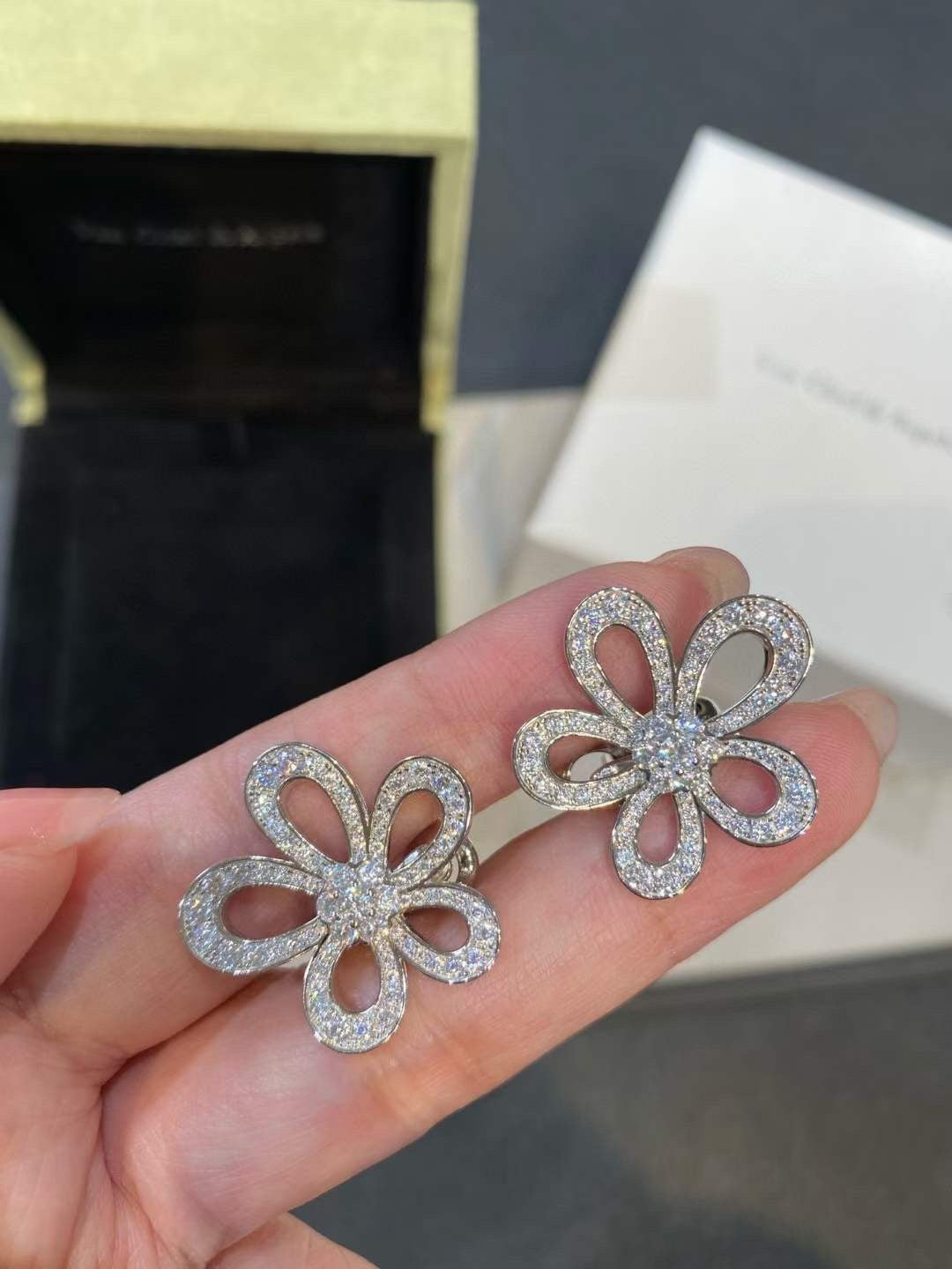 [⭐Veyra]FLOWERLACE EARRINGS FULL DIAMONDS