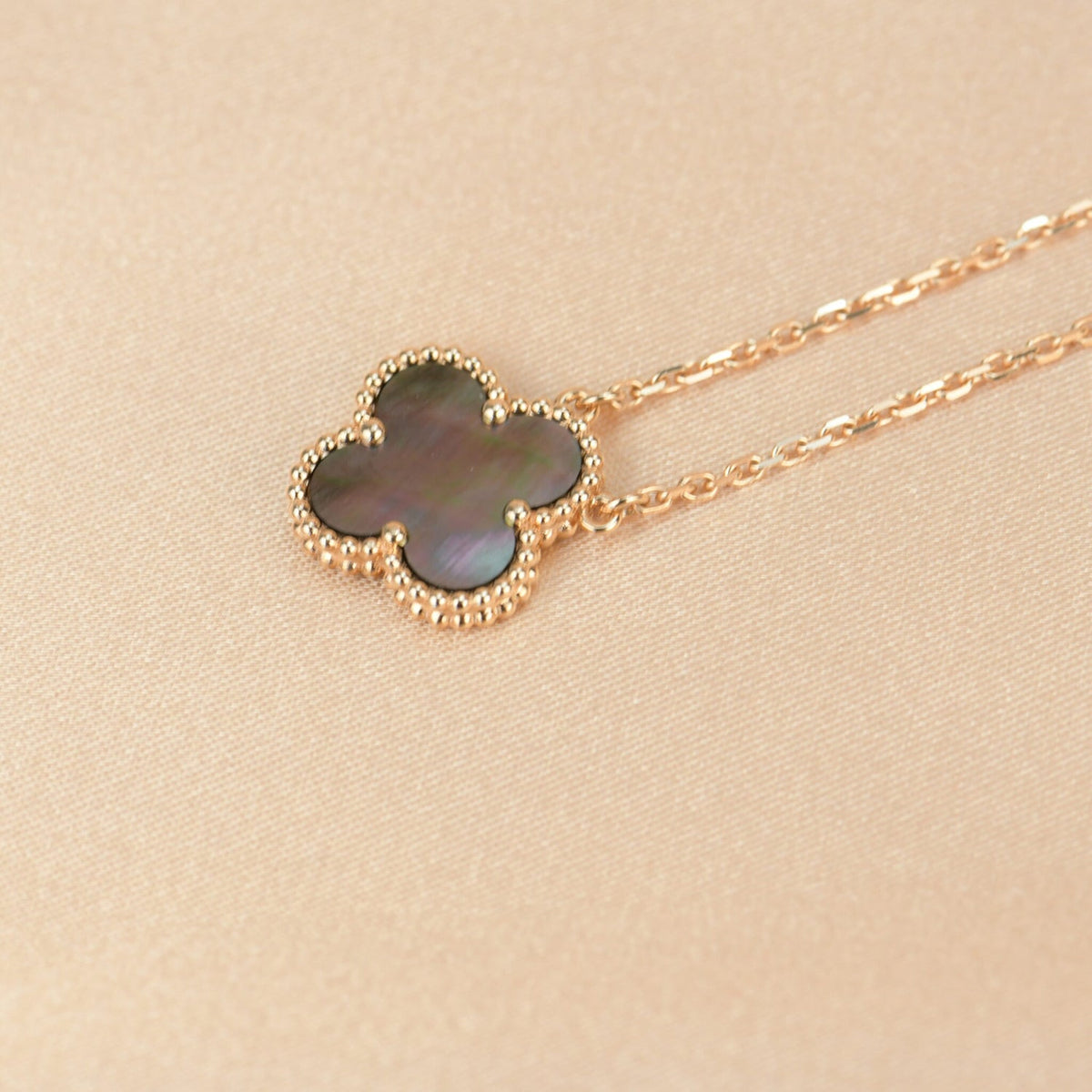 [⭐Veyra]CLOVER 15MM  GRAY MOTHER OF PEARL NECKLACE