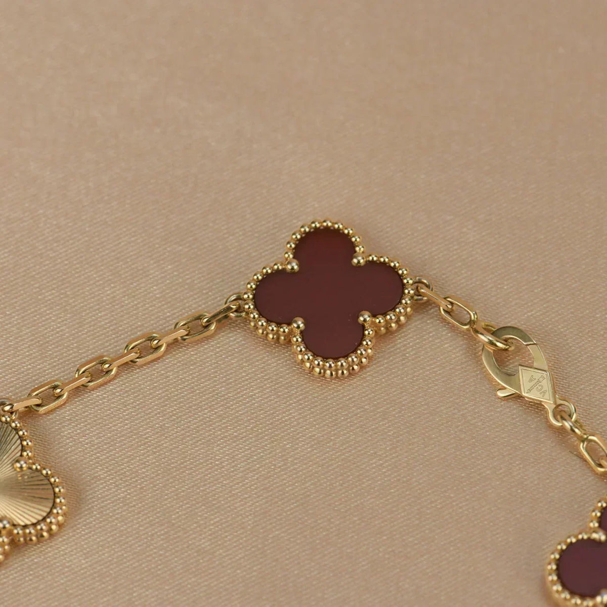 [⭐Veyra] CLOVER 5 MOTIF RED CORNELIAN BRACELET COLLECTION